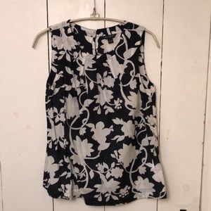 Woman’s Banana Republic floral sleeveless top. S